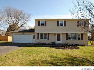 40 Heatherwood Rd, Fairport, NY 14450
