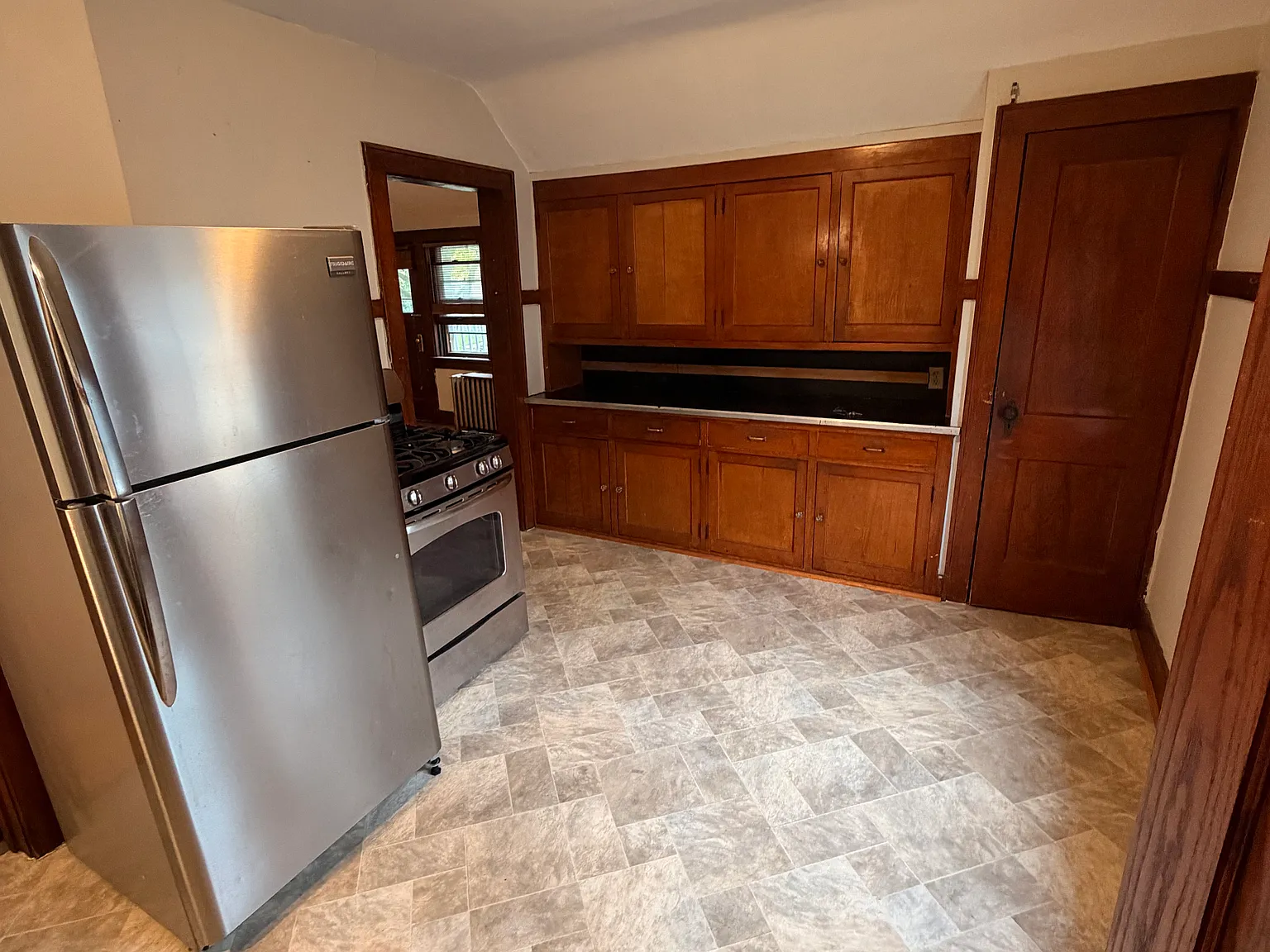 2 bed, $1,000 — Photo 2