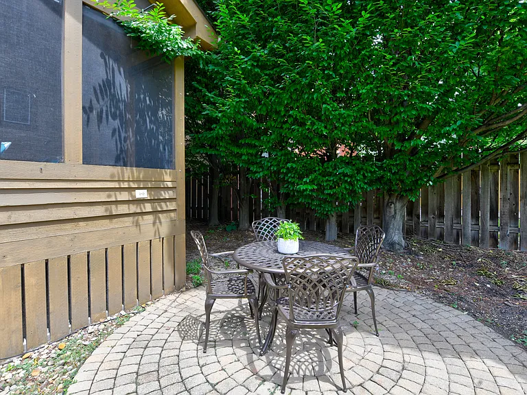 355 King Ave — Photo 29