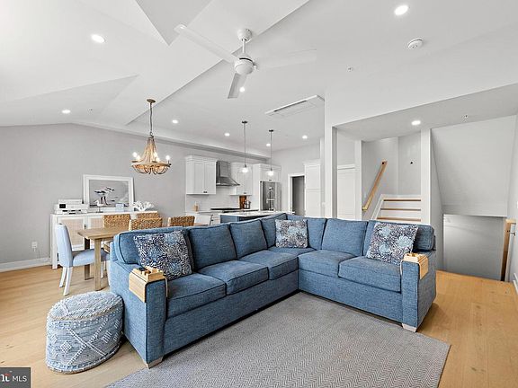 4th image of 2600 Long Beach Blvd #5