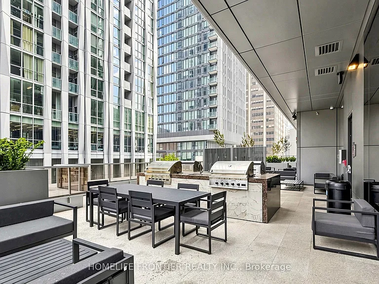 11 Yorkville Ave #LPH6401 — Photo 24