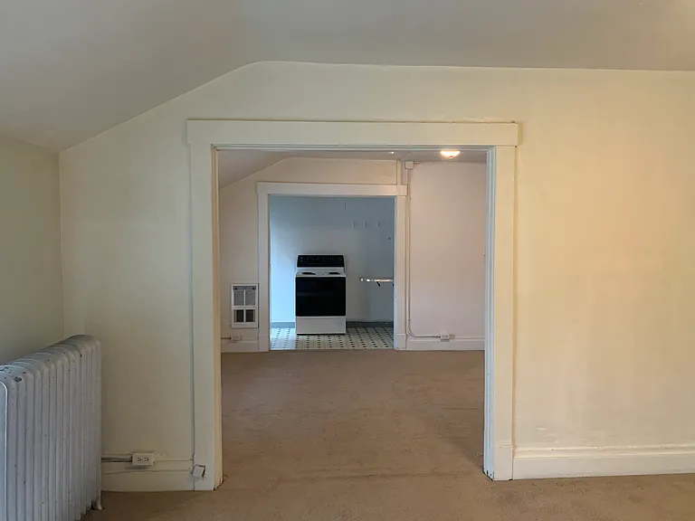 Third Avenue Apartments — Photo 12