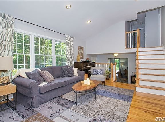 3rd image of 55 Nautilus Ave