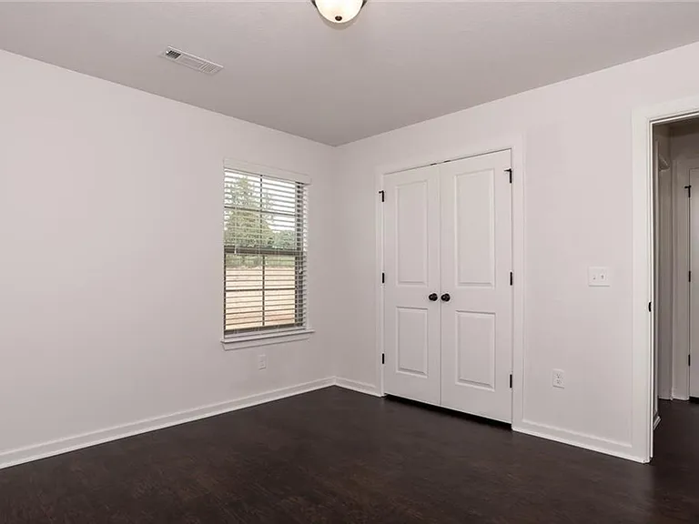 105 Lion Dr N — Photo 14