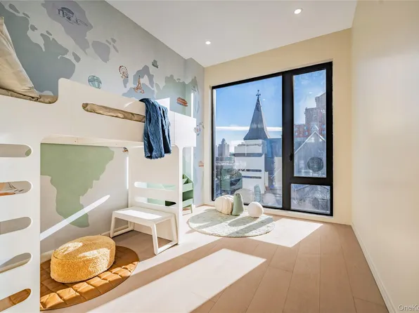 31-16 21st Street #4F, Astoria, NY 11106