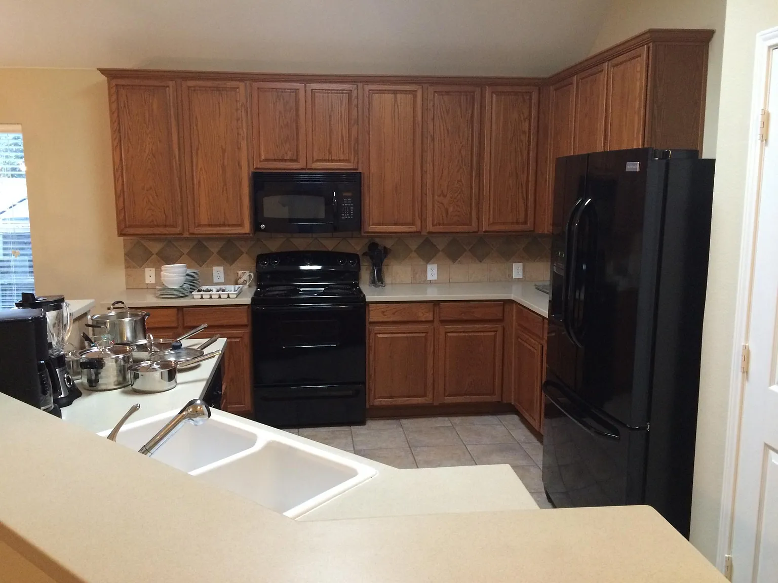 4 bed, 2013 sqft, $2,800 — Photo 4