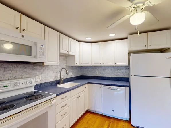 2 McDewell Ave APT 18, Danvers, MA 01923