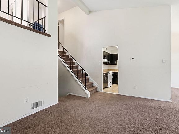 4th image of 147 Commonwealth Dr