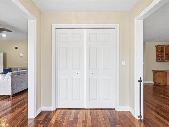 3rd image of 270 McGill Rd