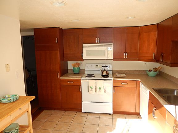 3rd image of 963 Loring St APT 2
