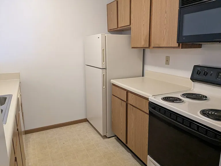 Village Apartments of Fortville III — Photo 5