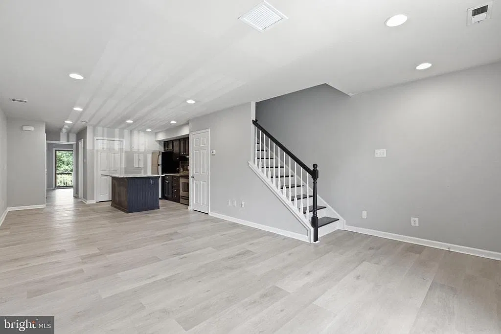 3 bed, 2.0 bath, 1780 sqft, $3,200 — Photo 2