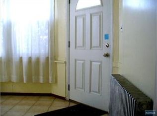 1565 Gerome Ave, Fort Lee, NJ 07024