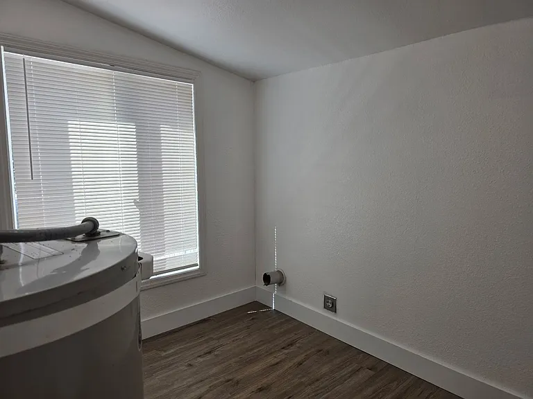 2050 Bransetter 5410 Cedars Rd — Photo 16