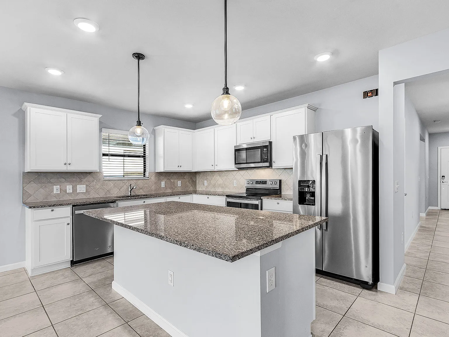 4 bed, 1850 sqft, $2,000 — Photo 2