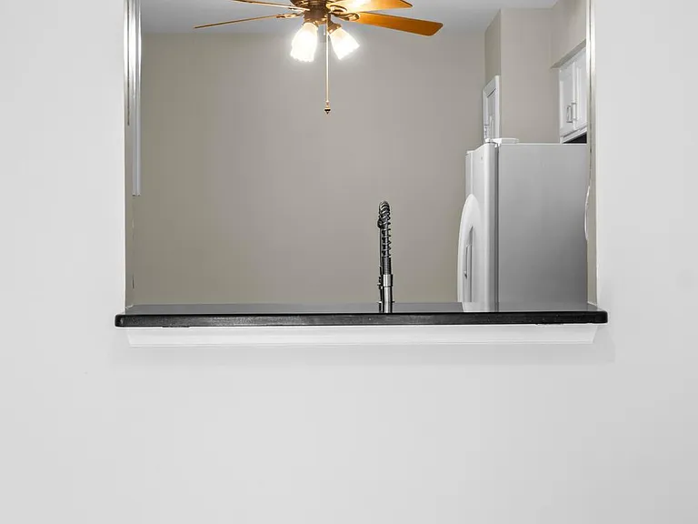 3906 Grenwich Ln — Photo 12