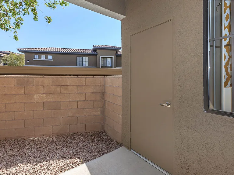1b1 751 SQFT 1 Bed 1 Bath