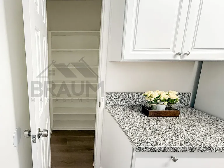 7339 WOODMAN — Photo 8