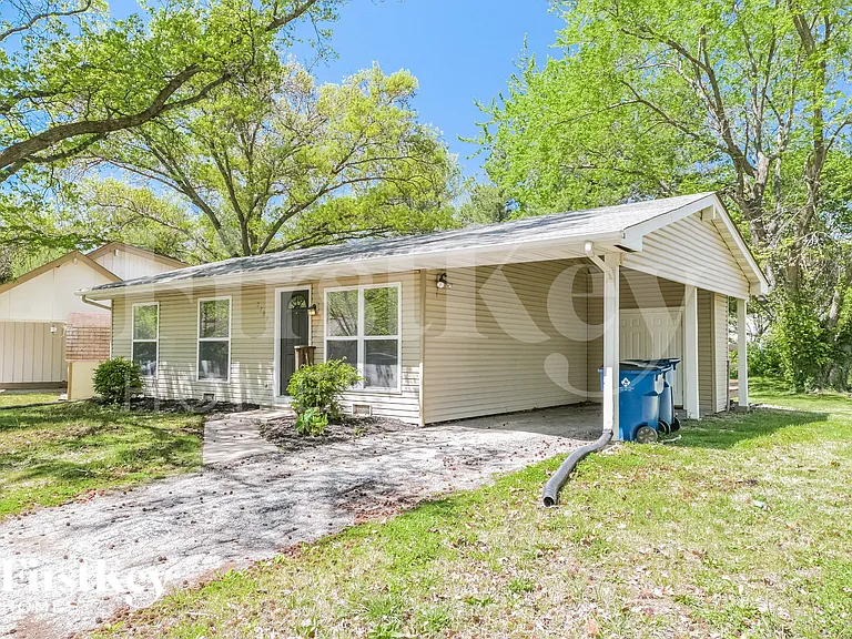 2787 Dawnview Dr — Photo 2