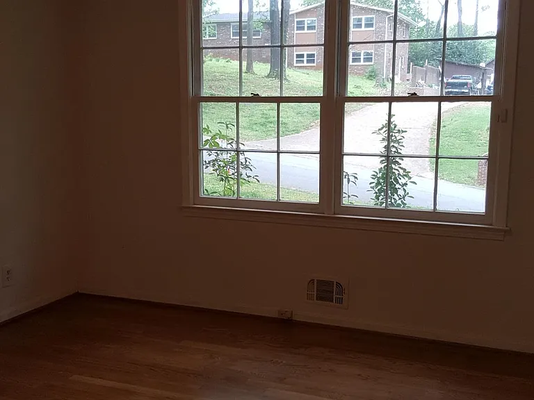 1032 Williamsburg Ct — Photo 14
