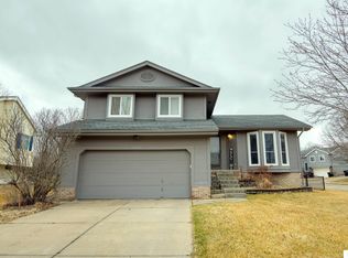 15352 Locust St S, Omaha, NE 68116