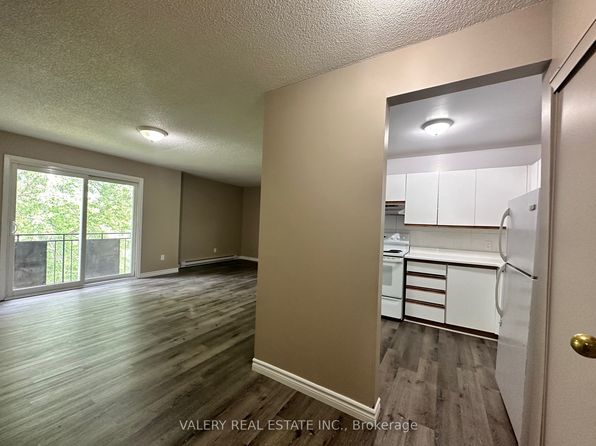 9 Lowndes Ave #1, Georgina, ON L4P 3K2