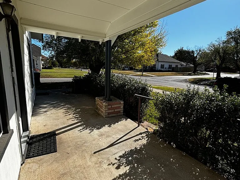 1100 W Wade St — Photo 20