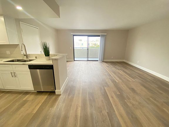 5th image of 2550 College Pl #103