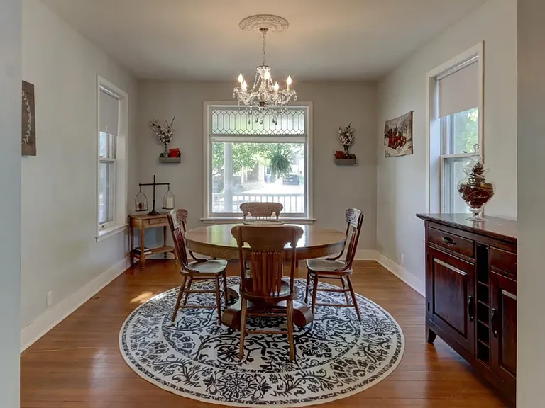 511 W Wisconsin St — Photo 11
