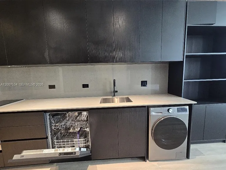 20 NE 11th St #2307 — Photo 10