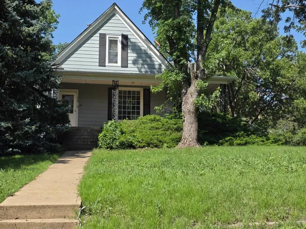 305 E 4th St, Ellsworth, KS 67439