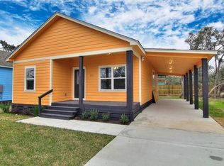 201 E Sabinal St, Rockport, TX 78382