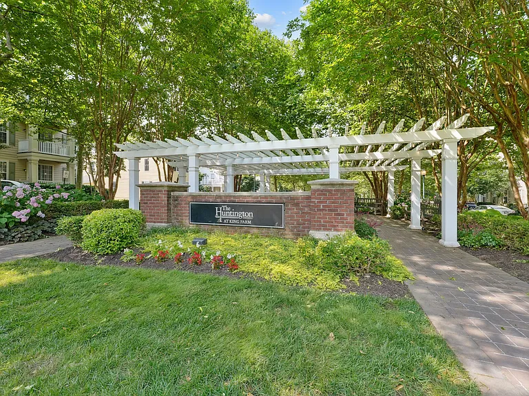 Huntington at King Farm — Photo 40