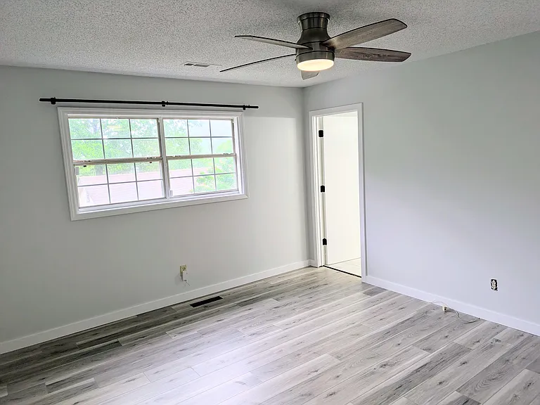 130 Hillside Dr — Photo 17