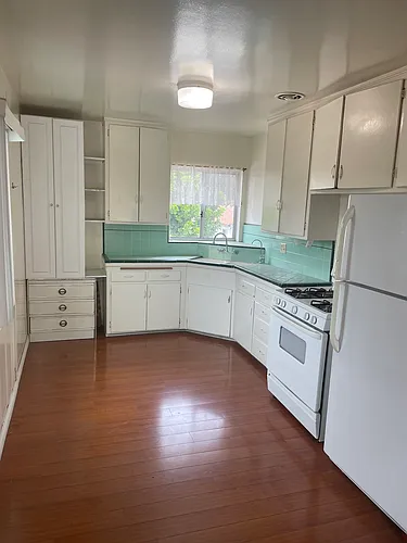 1365 E Harvard St #D Photo 1