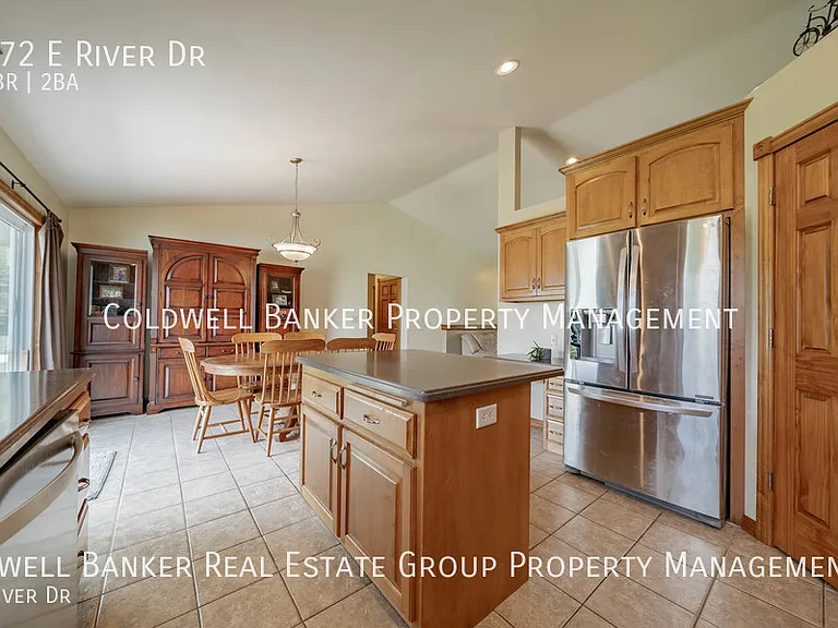 772 E River Dr — Photo 10