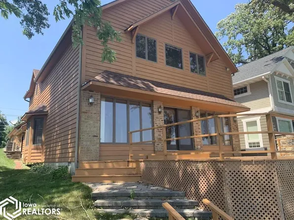1713 N Shore Dr, Clear Lake, IA 50428