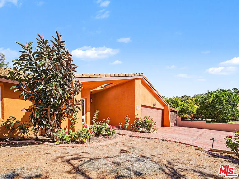 3106 Voltaire Dr — Photo 35