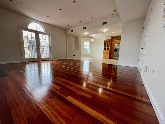 2nd image of 198 Undercliff Ave Floor 3