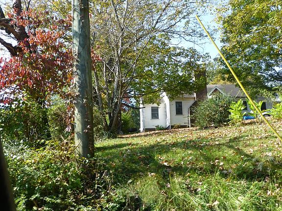 3rd image of 213 Stooksbury St