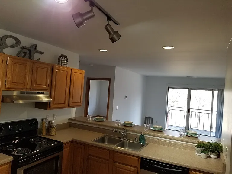 Riverwalk Apartments — Photo 42