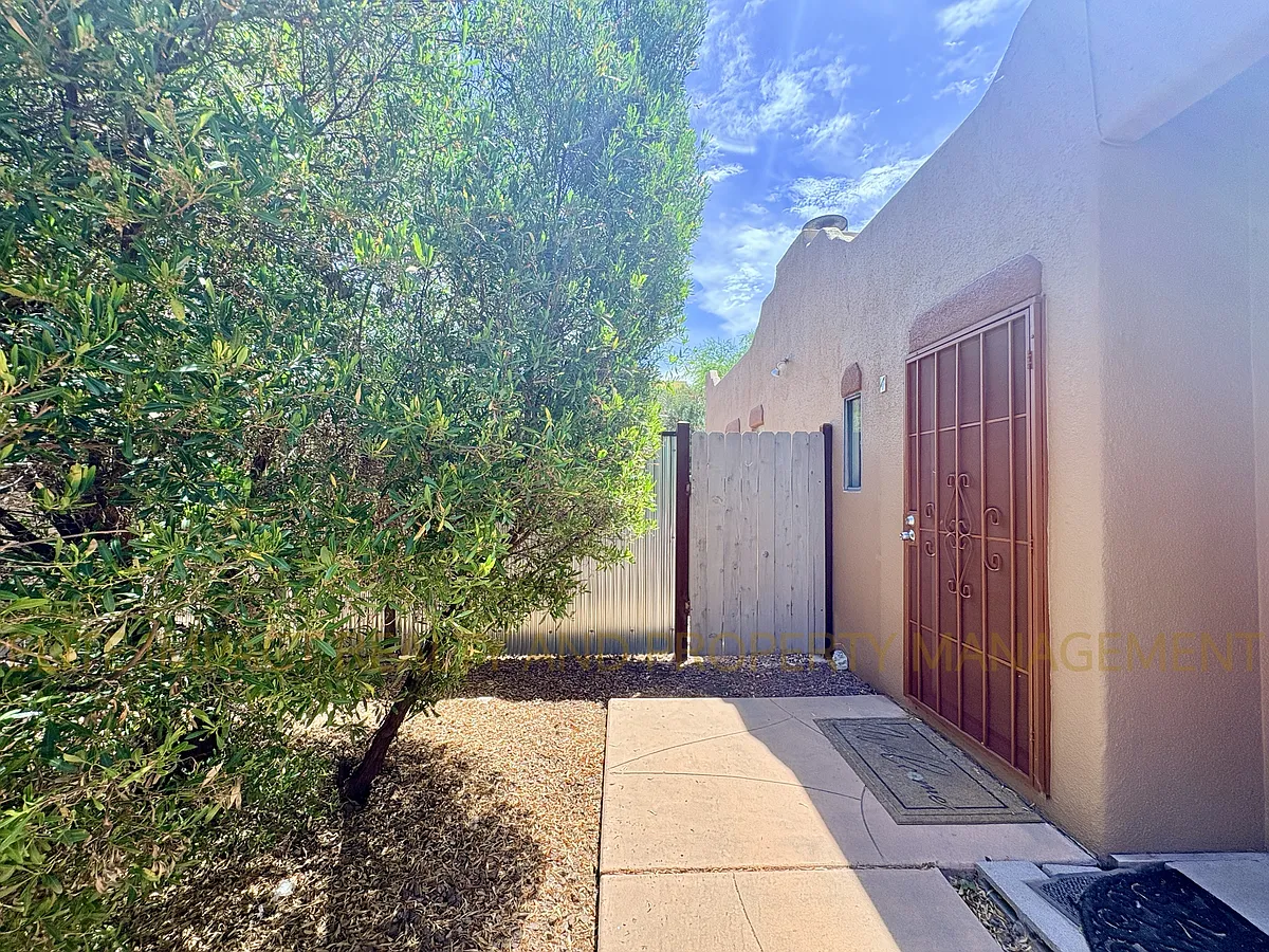 Building Photo - 1628 N Venice Ave #1-4