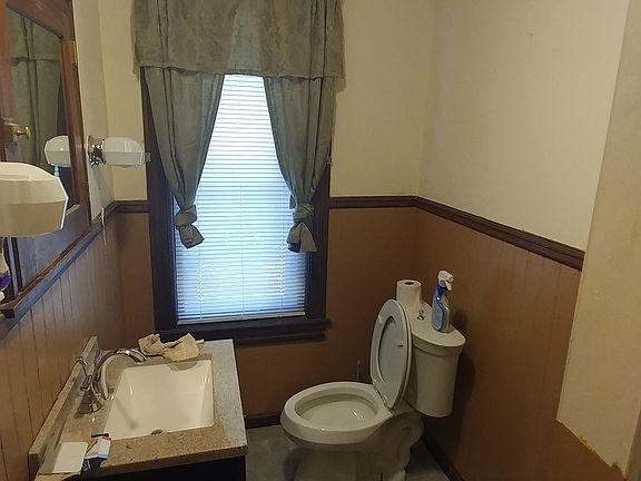 5th image of 143 Pennsylvania Ave
