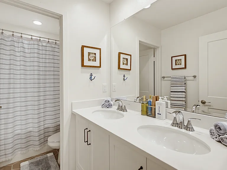 2528 Delphinium Ln — Photo 38