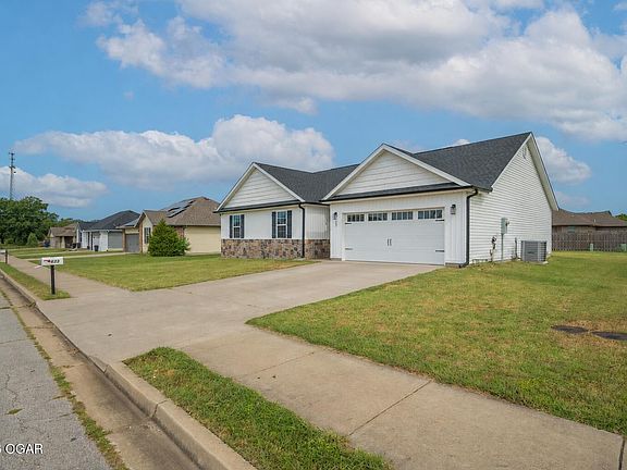 3rd image of 623 Josh Ct
