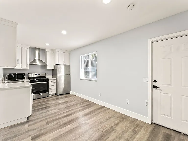 1629 W. Summit — Photo 6
