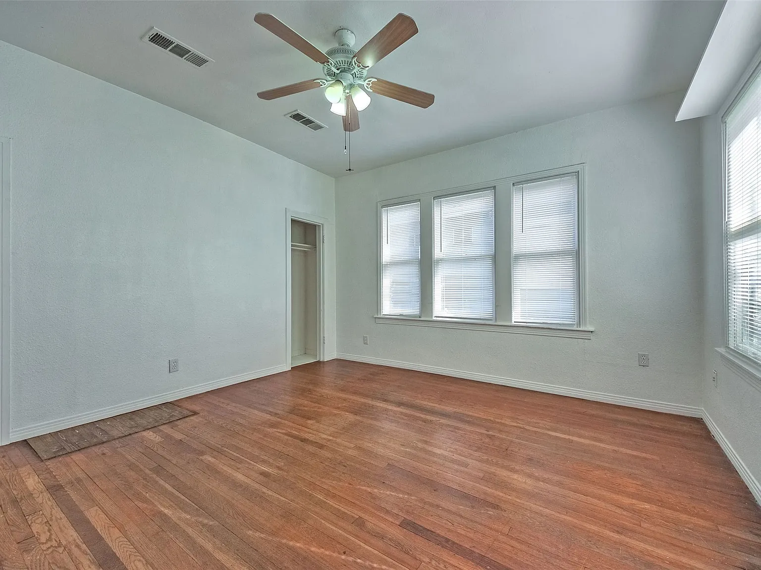 1 bed, 1.0 bath, 692 sqft, $1,350 — Photo 2