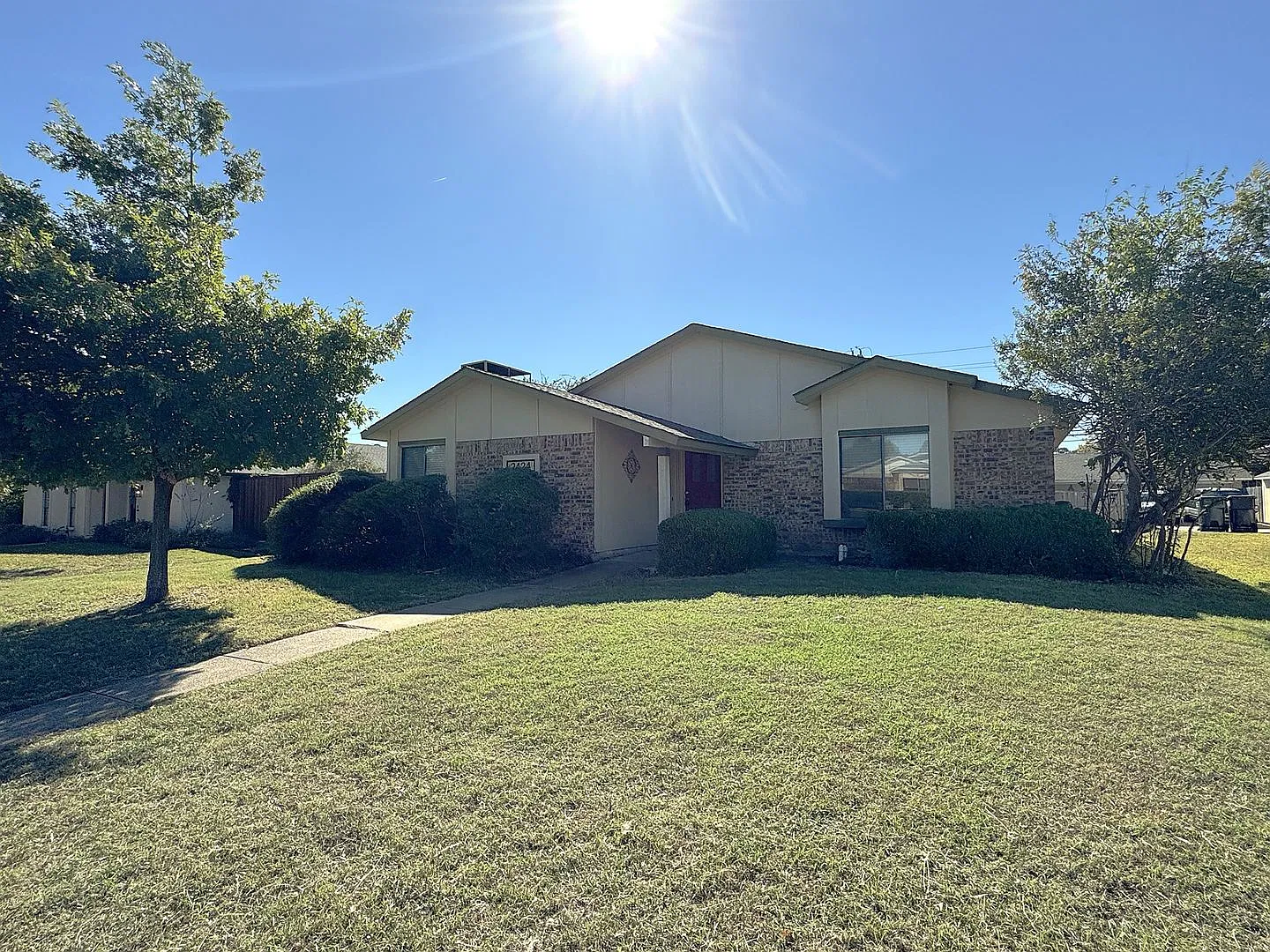 Single Story Home - Plano — Photo 2
