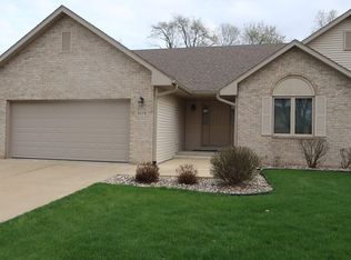 3175 Sandy Pointe Dr, Freeport, IL 61032