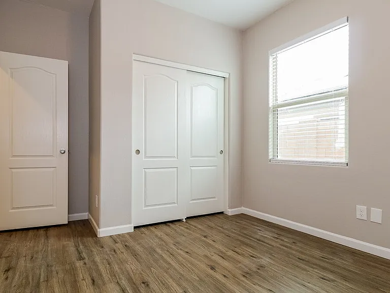 25446 W Carson Dr — Photo 10